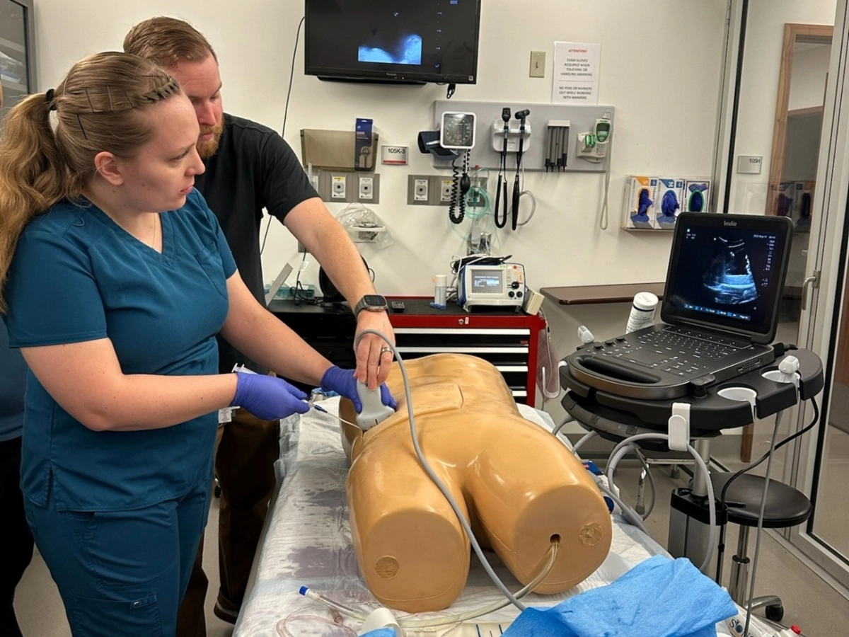 Two medical students in the simulation center.