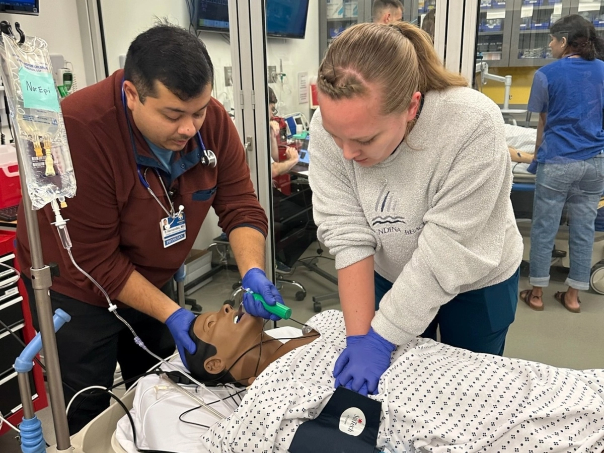 Two medical students working in the simulation center.