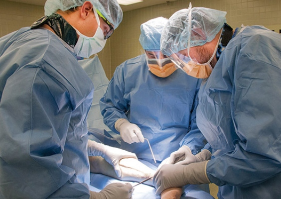 Doctors working in the operating room.