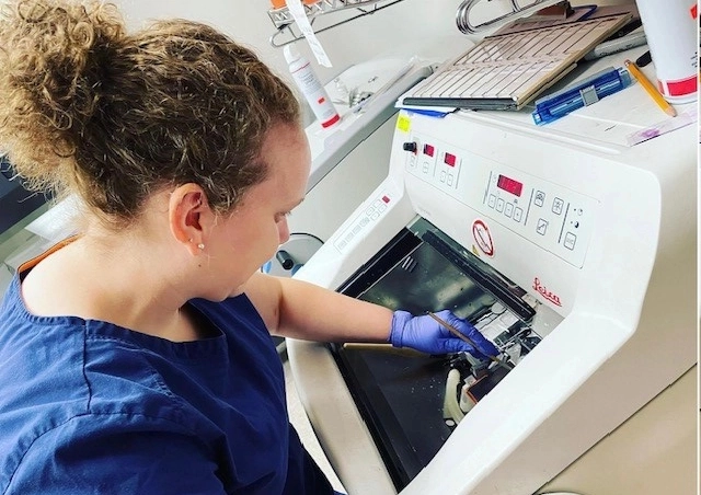 Pathology student working in the lab.